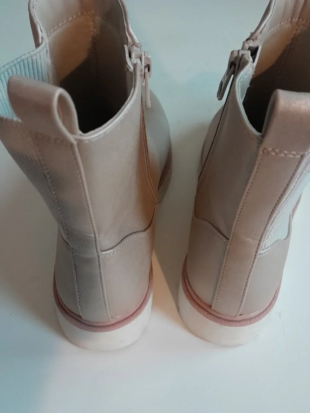 Art Class Girls Laurel Chelsea Beige boots Size 4
